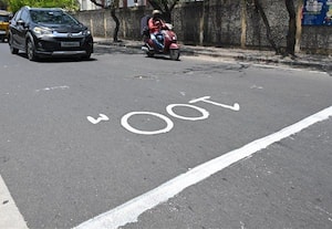  வேட்பு மனு தாக்கல் செய்ய வருவோர் 100 மீ. எல்லைக்கோடு தாண்டக்கூடாது (படங்கள் உண்டு/ திரு.அருண்)