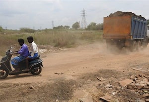  கடலில் கலந்து வீணாகும் 17 டி.எம்.சி., நீரை சேமிக்க... என்ன வழி?   ஆரணி ஆறு வறண்டதால் விவசாயிகள் அதிருப்தி