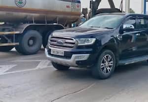    371 பட்டு சேலை, 75 விசில், 25 மிக்ஸி.. பறிமுதல் . பறக்கும் படை சோதனையில் இதுவரை