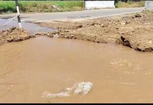  காவிரி திட்ட குழாயில் உடைப்பு ரோட்டில் வீணாகும் குடிநீர்