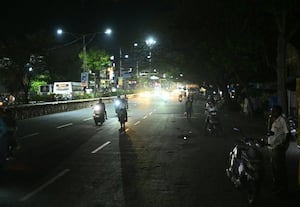  சாலையோர கடைகள் அகற்றம்