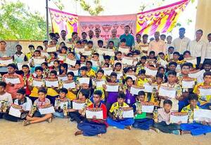  சிலம்பத்தில் வெற்றி பெற்ற மாணவர்களுக்கு பரிசு