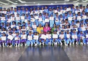  பள்ளி மாணவர்களுக்கு பட்டமளிப்பு விழா 