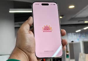 புதிய தயாரிப்பு 'மொபைல் போன்'களில் ஆதார் செயலியை கட்டாயமாக்க திட்டம்