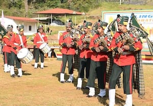  'பேக் பைப்ஸ்' இசையுடன் ராணுவ வீரர்கள் அசத்தல்