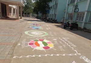  ஆள் இல்லாத இடத்தில் தேர்தல் விழிப்புணர்வு