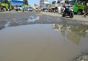  காஞ்சி பேருந்து நிலையத்தில் சேதமான சாலையால் ஆபத்து