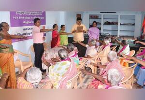  மூத்த வாக்காளர்களுக்கு கவுரவம்