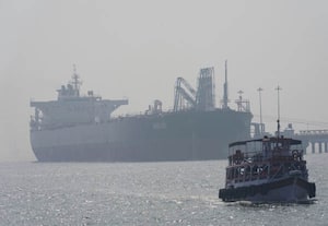 ரஷ்யாவில் இருந்து சென்னை வந்தது ஒரு லட்சம் டன் கச்சா எண்ணெய் ஏற்றிய கப்பல்! 