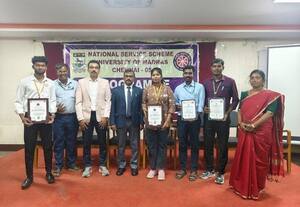  சங்கரா கல்லுாரி மாணவ  மாணவியருக்கு சிறந்த தன்னார்வலர்களுக்கான விருது