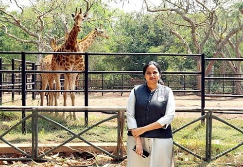  விலங்குகள் மீது அக்கறை காட்டும் அனுஷா