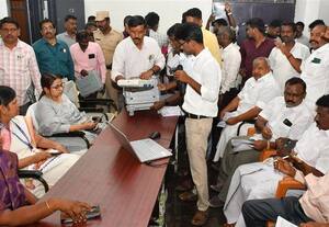 சிவகங்கையில் ஓட்டுப்பதிவு இயந்திரம் விகிதாச்சார முறையில் ஒதுக்கீடு பணி