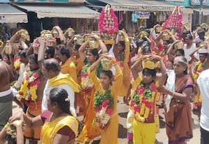 சமயபுர மாரியம்மன் கோயில் பால்குடமெடுத்த பக்தர்கள்