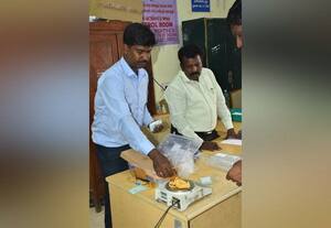  ரூ. 9 கோடி மதிப்பிலான தங்க நகை பறிமுதல்