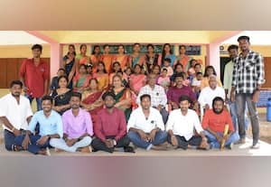  அரசு பள்ளியில் முன்னாள் மாணவர்கள் சந்திப்பு