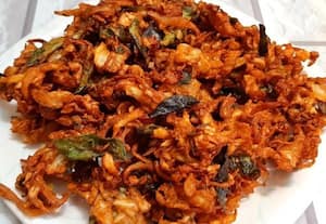  முட்டைகோசில் ஆனியன் பக்கோடா
