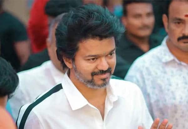 ஒருதலைபட்சம்; அதிகாரிகள் மீது தலைமை தேர்தல் அதிகாரியிடம் விஜய் புகார் 