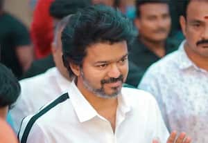 ஒருதலைபட்சம்; அதிகாரிகள் மீது தலைமை தேர்தல் அதிகாரியிடம் விஜய் புகார் 