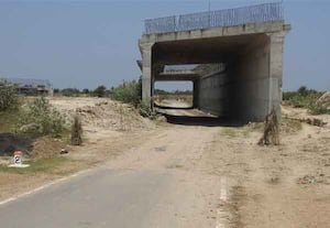  சென்னை - பெங்களூரு அதிவிரைவு சாலை திறக்கும் முன் ஆறு இடங்களில் விரிசல்