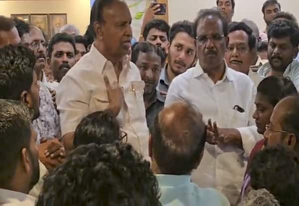 சீட் கிடைக்காத அக்கப்போர் பாலு வீட்டை ரவுண்டு கட்டிய உடன்பிறப்புகள்