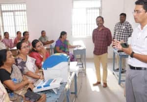  உடுமலை, மடத்துக்குளம் தொகுதி தேர்தல் அலுவலர்களுக்கு பயிற்சி