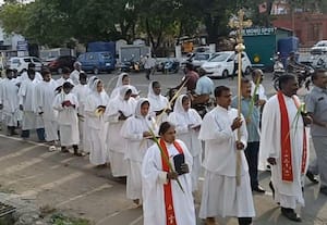 குருத்தோலை ஞாயிறு பவனி  கிறிஸ்தவர்கள் ஊர்வலம்