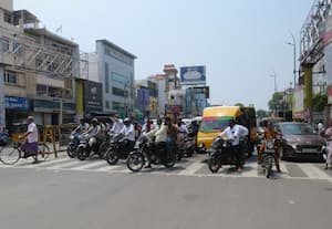  சிக்னலில் பசுமை பந்தல் அமைக்க வாகன ஓட்டிகள் வலியுறுத்தல்