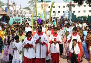  கிறிஸ்தவ தேவாலயங்களில் குருத்தோலை ஞாயிறு