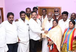  பா.ம.க.,வினரிடம் ஆதரவு திரட்டிய அ.தி.மு.க., வேட்பாளர்