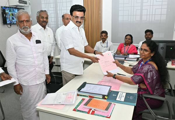 முதல்வர் ஸ்டாலினுக்கு  சொந்தமாக கார் இல்லை: வேட்புமனுவில் தகவல்