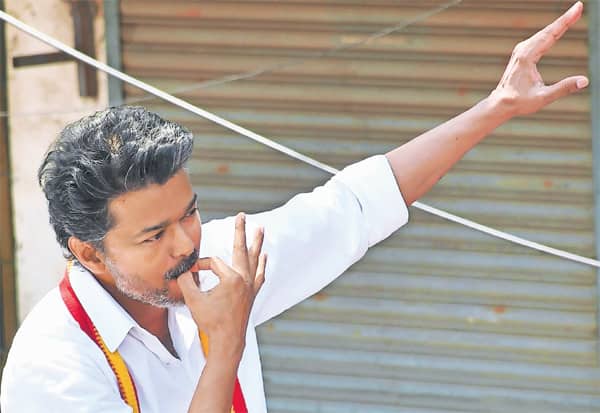 செவியில் விசிலை ஊதி அனுப்புங்கள்: பிரசாரத்தில் விஜய் வேண்டுகோள்