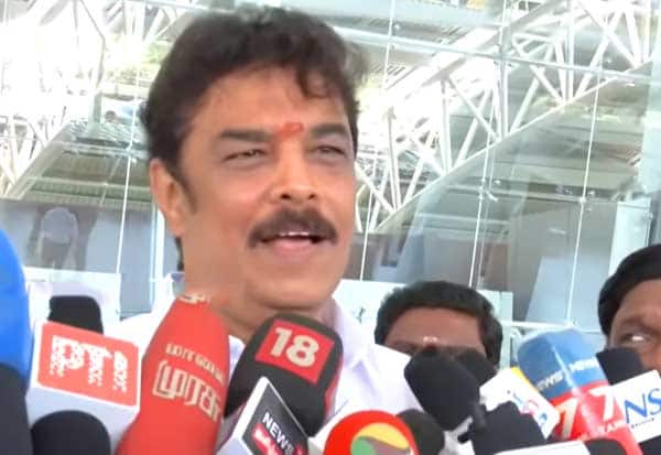 விஜய் பற்றி விமர்சிக்க மாட்டேன்: சொல்கிறார் சுந்தர்.சி 