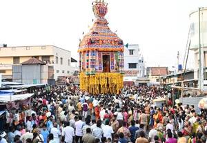  கருவலுார் தேரோட்டம்  தொடர்கிறது