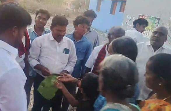  காசு கொடுத்து மக்களை கூட்டிய உதயநிதி ஆதரவாளர்கள்
