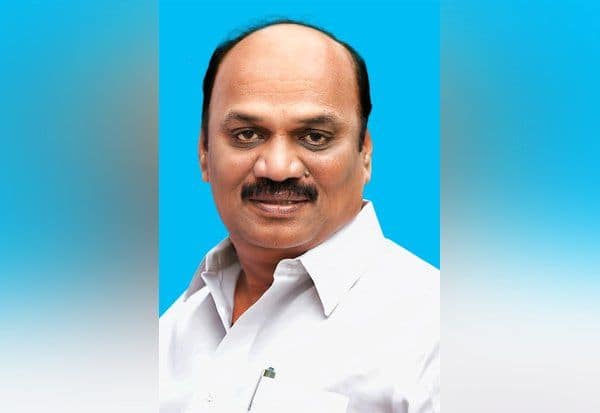  சிவாஜியை வென்றவர் வெட்கமா இருக்கு என்கிறார்!