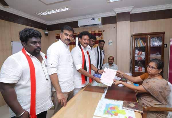 சட்டசபை தேர்தல் வேட்பு மனு தாக்கல் விறுவிறுப்பு; இன்று ஒரே நாளில் ஆயிரம் பேர் மனு