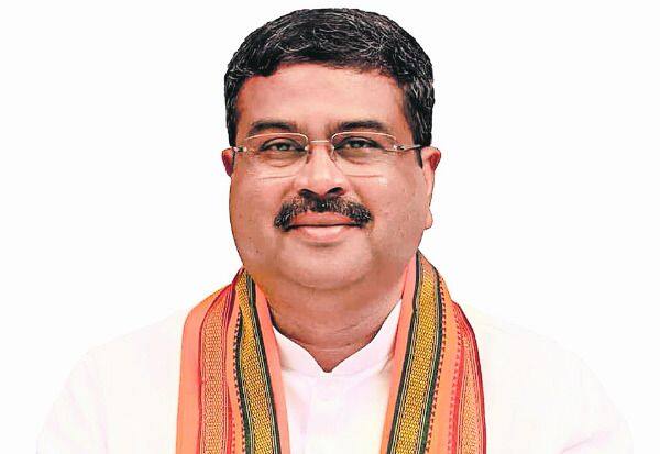  இந்திய மொழிகளை ஊக்குவிப்பதாக கபட நாடகம் * மத்திய அரசு மீது முதல்வர் குற்றச்சாட்டு