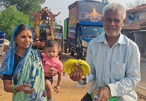 விபத்தில் ஒரு காலை இழந்தாலும் தன்னம்பிக்கையை இழக்காத முதியவர்