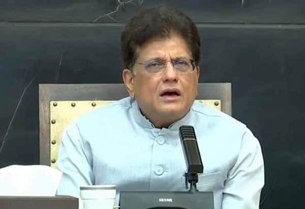 விஜயை பயன்படுத்தி ஓட்டுகளை பிரிக்க திமுக முயற்சி: பியூஷ் கோயல்