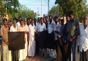 திமுக வேட்பாளர் அமைச்சர் கீதா ஜீவனுக்கு மக்கள் எதிர்ப்பு; கருப்பு கொடி கட்டி போராட்டம்