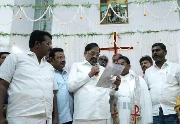 சர்ச்சுகளில் மனமுருகி துரைமுருகன் பிரார்த்தனை! 