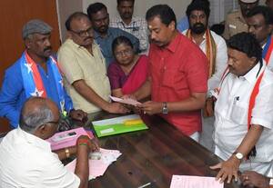  தி.மு.க., மனு தாக்கல் செய்தபோது உள்ளே புகுந்த அ.தி.மு.க., சீனிவாசன்