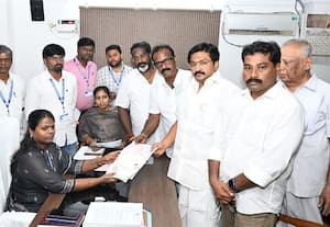  வேளச்சேரி தொகுதி காங்., வேட்பாளர் ஹசன் மவுலானா வேட்பு மனு தாக்கல்