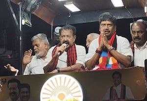  விக்கிரவாண்டி தொகுதி தி.மு.க., வேட்பாளரை ஆதரித்து 'மாஜி' அமைச்சர் ஓட்டு சேகரிப்பு
