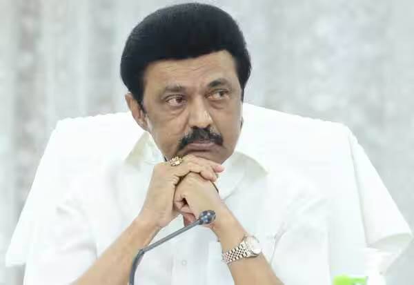 தமிழகத்தில் முதல்வர் வேட்பாளர்கள் 4 பேரின் வேட்பு மனுக்களும் ஏற்பு! 