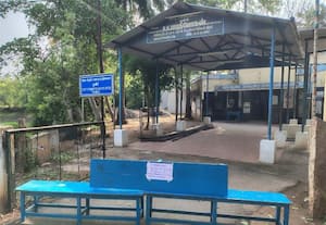  சுகாதார நிலையத்தில் மின்கசிவு தகர கொட்டகையில் சிகிச்சை