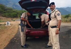  தமிழக எல்லையில் துப்பாக்கியுடன் துணை ராணுவம், போலீஸ் கண்காணிப்பு செக்போஸ்ட்களில் ஐ.ஜி., டி.ஐ.ஜி., ஆய்வு