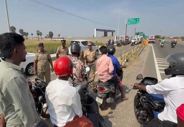 விஜயின் இன்றைய தேர்தல் பிரசாரத்தில் 4 விபத்து; சாலையில் அடுத்தடுத்து சரிந்து விழுந்த டூவீலர்கள்
