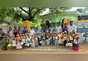  புதிய மாணவர்களை ஆரத்திஎடுத்து வரவேற்ற ஆசிரியர்கள் 