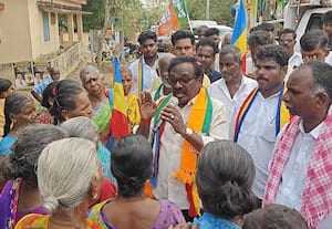  திருக்குழுக்குன்றத்தில் பா.ம.க., பாலு ஓட்டு சேகரிப்பு